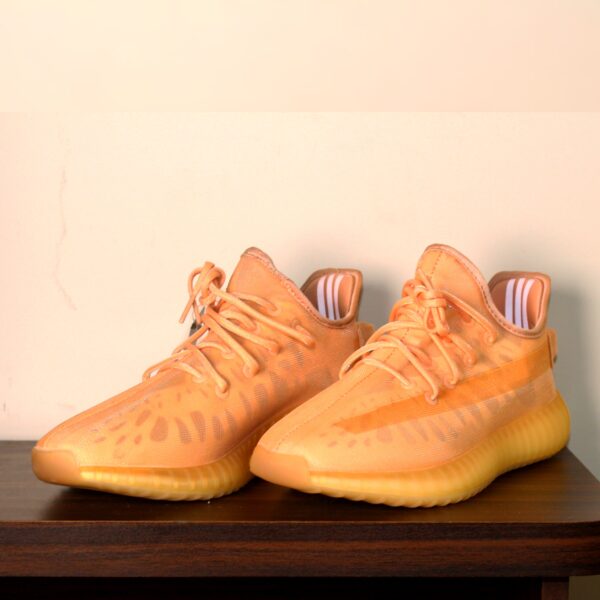 Adidas Yeezy "Mono Clay" sneaker